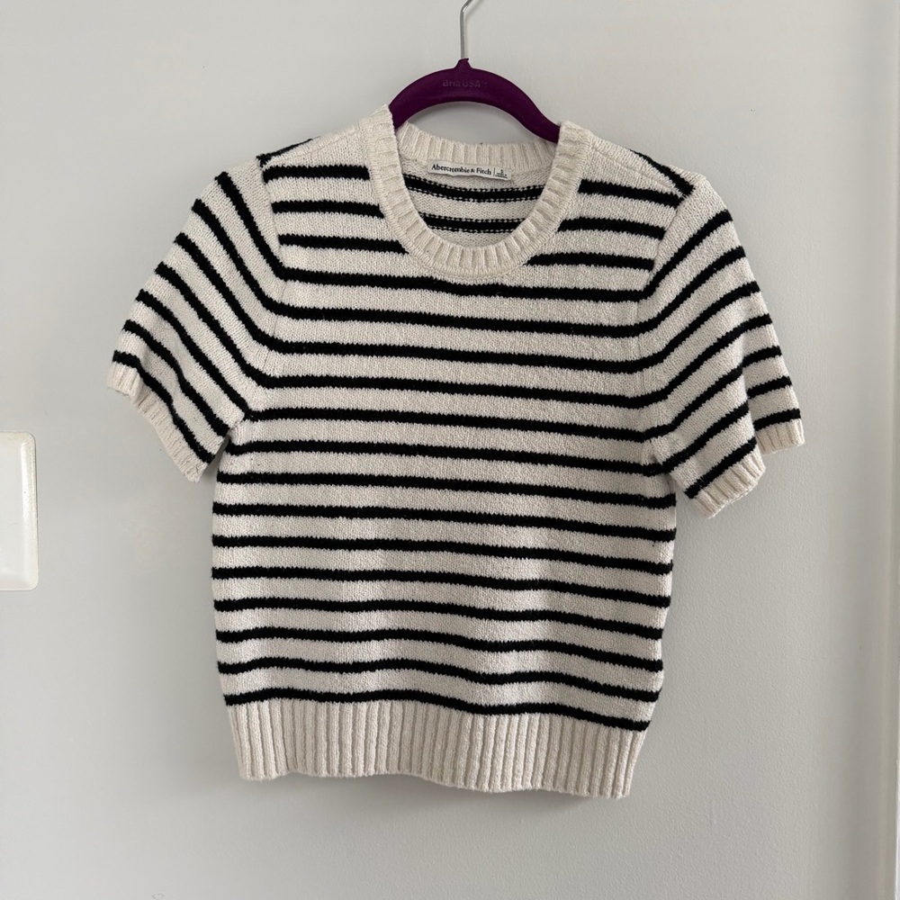 Abercrombie & Fitch Cream and Black Striped Short-Sleeve Crewneck Sweater